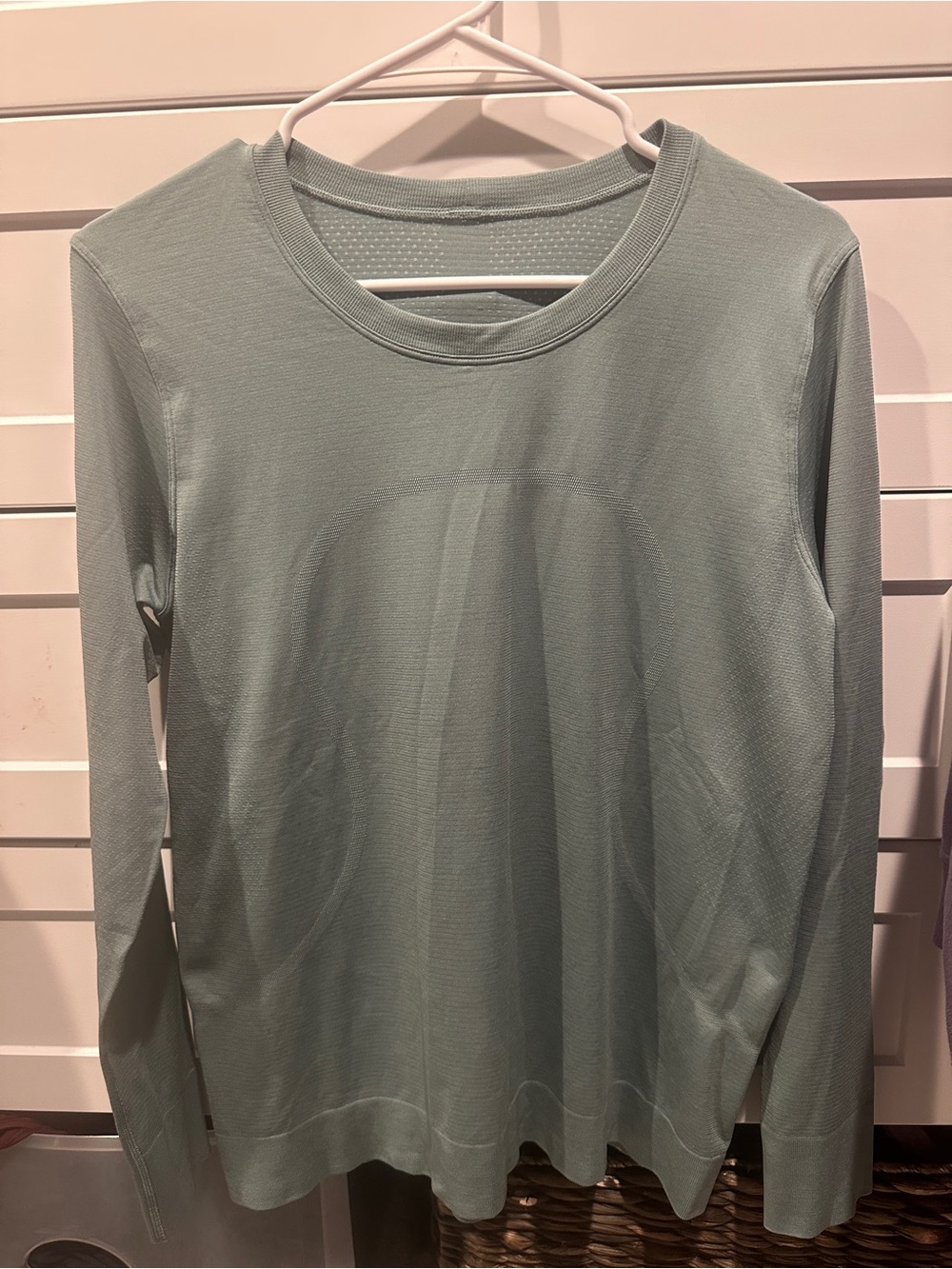Lululemon Swiftly Relaxed Long Sleeve Shirt Medium Forest Size 6 EUC - Picture 4 of 9